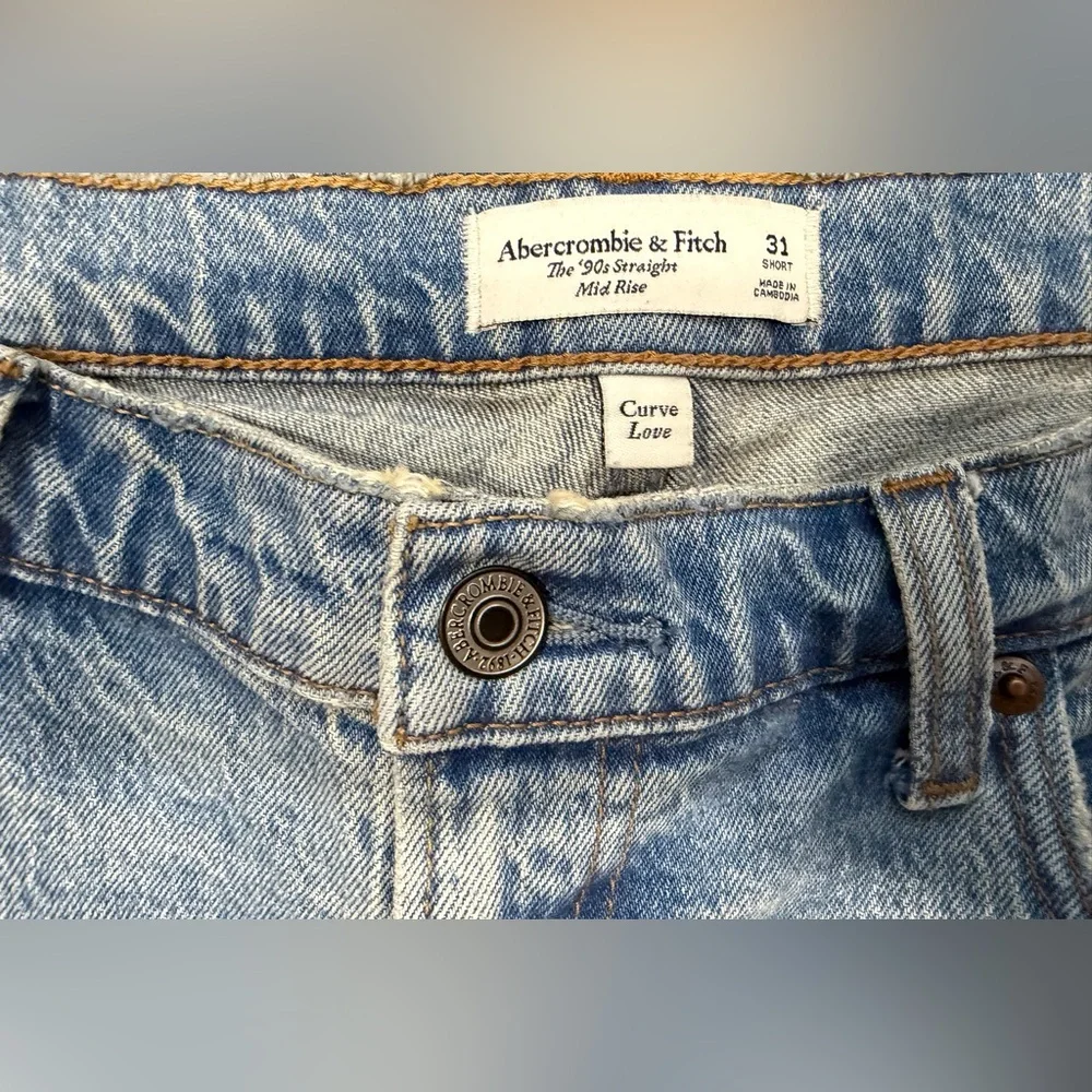 Abercrombie & Fitch Light Blue 90’s Straight Leg Mid Rise Curve Love Jeans - Picture 3 of 4